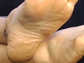 Nude MILF Barefoot Closeup Natural