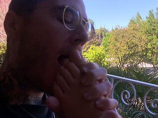 Amateur Foot Fetish Girlfriend Sucks and gives a Footjob