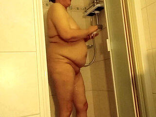 Milf mature 50plus in the shower - inseminate? Ready