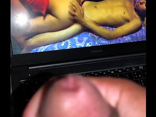 Masturbating To me follo a mi hijastra a ver que ella esta solla en su pieza