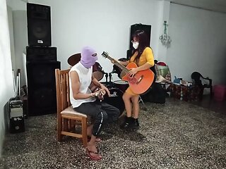 sexi music teacher poses cachondo to pupil