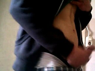 Muscular Twinks Cum Together in Hot Handjob Session