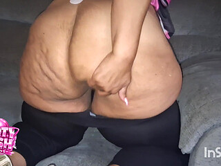 ON THE COUCH PHAT ASS ANAL QUEEN GRIPS HER BOOTY