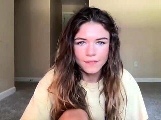 Hot amateur webcam teen masturbates for their fans