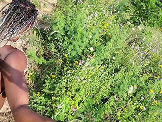 Kenniejai Walks Nude by the River in Chicago and Gets Caught