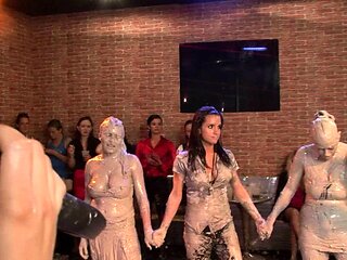 Buff amateurs group sex