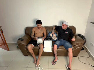 MEU AMIGO VEIO VENDER SEUS PRODUTOS MAS EU S&Oacute_ QUERIA SUA PICA