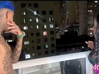 FUNKEIRA DA A BUCETINHA NA VARANDA PRO MARGINAL , O VIZINHO GRAVOU E VAZOU NA NET