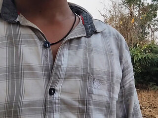 Jungle ghumne ke liye gaya hai