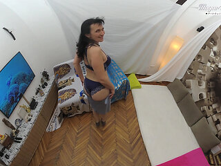 Horny mature slut Sissy takes a wild Ride