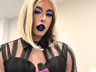 Cute femboy vaping and jerking off!!!
