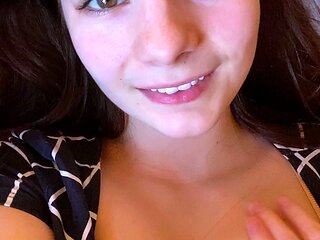 Hot Amateur Brunette Masturbating