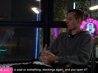 Jeny Smith talks about her life in an interview and answers personal questions.