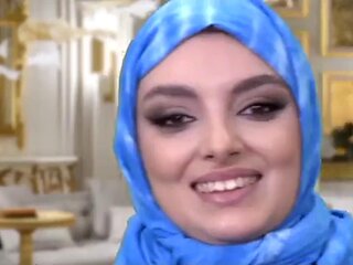 Booty In a Headscarf