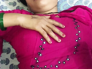 Hot Indian Bhabhi pays off overdue loan with her tight pussy