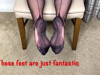 Mrs Mature Feet as the Big Elf