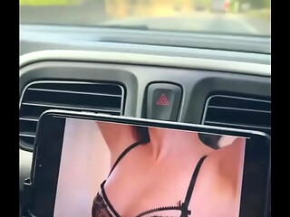 Colocamos um porno pra assistir enquanto viaj&aacute_vamos, fiquei com tanto tes&atilde_o que nem paramos o carro pra aprontar