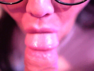 Slattern Gives Sweet Sucking Dick