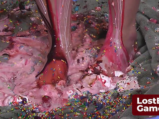 A Tantalizing Strip Facial Game Where Girls Take Turns with a Knob