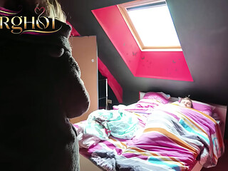 Trio Cuckold au R&eacute_veil : Je R&eacute_veille Mon Amant, Il Me D&eacute_monte la Chatte et Fait Gicler Mon Mari Cocu Rapidement