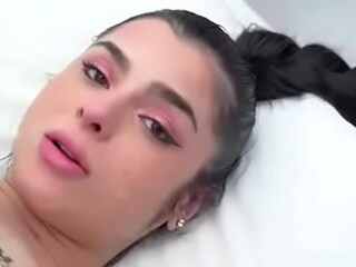 Nadja lapiedra se toma la leche de 29 vergones