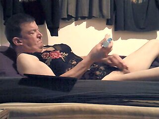Solo testicle guy Monotesticule14 enjoys himself with some gay sperm action