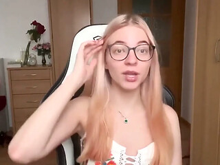 Verified babe explores fantasies and stays happy