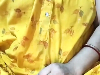 Indian housewife enjoys explicit video content