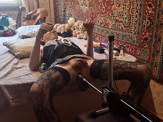 Sasha Earth Cute femboy having sex with a Fucking machine