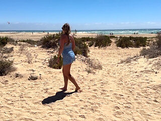 Beach Public Pee From Girl with Bubble Ass