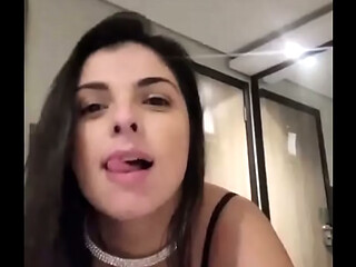 Perdeu o celular e teve o video exposto. Professorinha casada, perdeu o celular e teve o video com o amante exposto.