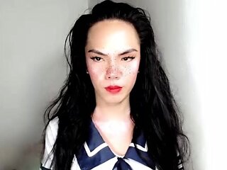 Nerdy amateur british teen babe masturbates