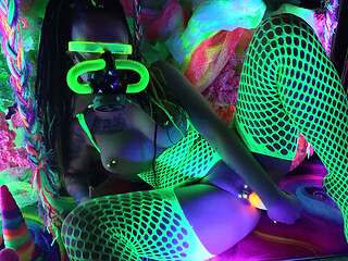Neon solo fuck - gas mask heavy breathing as i fuck myself in neon lights all over