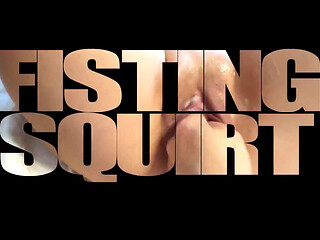 Risky Squirt on Street