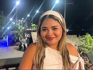 Teen blonde slut gives a sloppy blowjob on first date