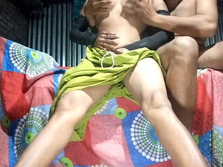 Desi village ki bhabhi ki raat ko ki chudai
