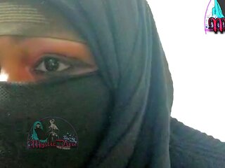 Indian niqab crossdresser checking her curves