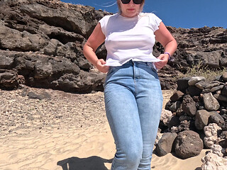 Casual Beach Pee - Jeans Wetting Outdoors