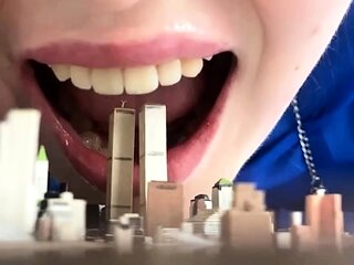 Shye White Tiny City Reverse Mouth View