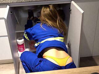 I called the plumber and this BEAUTIFUL WOMAN came: I couldn'_t help but fuck her so hard
