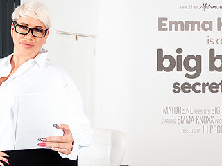 Big Breasted Secretary Shows Off Her Bootylicious Body