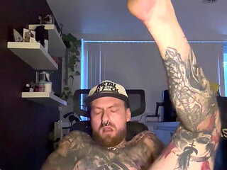 inked stud jerks off and fingers himself
