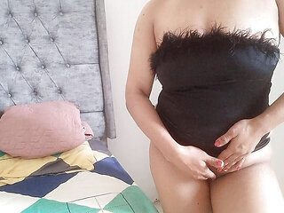 Jovencita MILF Provoking and Inviting Them to Ask for Fantasies