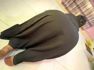 Egyptian Big Ass Hot Muslim Stepmom Stuck Under Bed Just Then I See Her Pussy and Fuck Her Big Ass