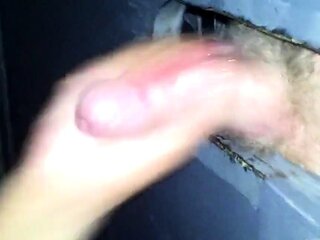 Svenska Hustruns Glory Hole Handjob