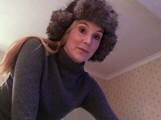 StripCamFun Blonde Amateur MILF Webcam for You