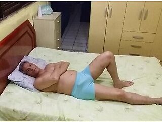 Descansando Gostoso Com o Pau Duro 004