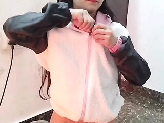 Step sister ko nanga kar ke ghar me pakad ke pel diya
