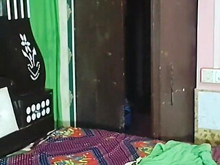 Sawan Me Bhabhi Ki Green Sari Me Chudai