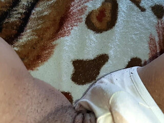 I teased my clit with a vibrator until I cum